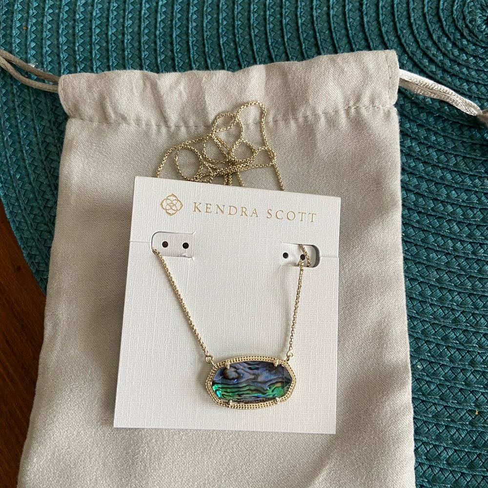 Kendra Scott necklace